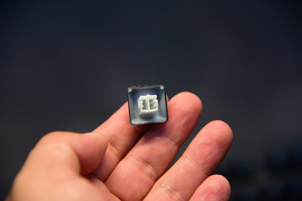 razer雷蛇萨诺狼蛛v2幻彩背光,游戏膜测评安卓