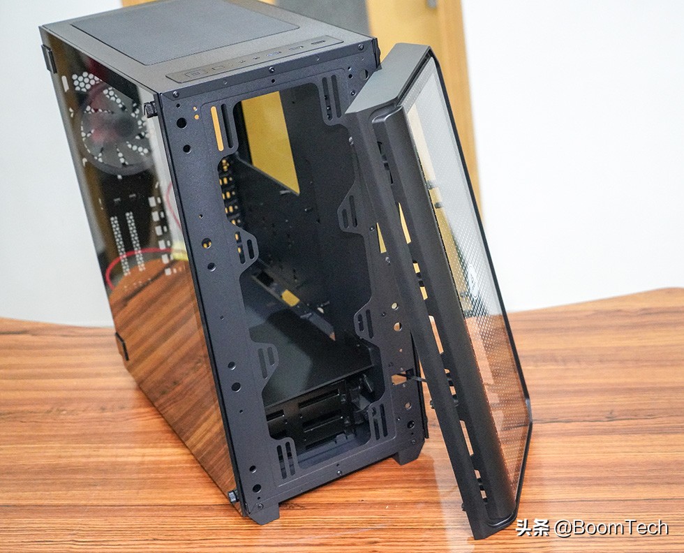 不对称设计点缀安钛克NX1000机箱体验
