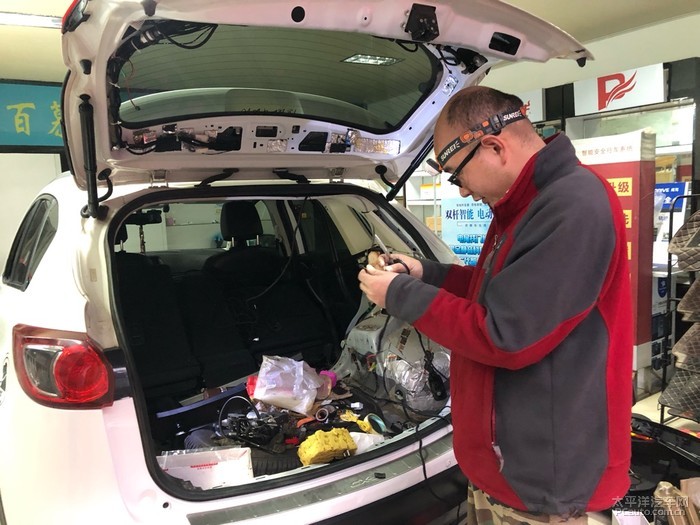 满意的静音电动尾门-门博士产品装车