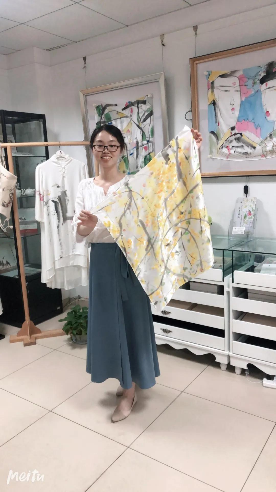 丹青丝韵——张智棟中国画丝巾绘画课堂第一期活动掠影