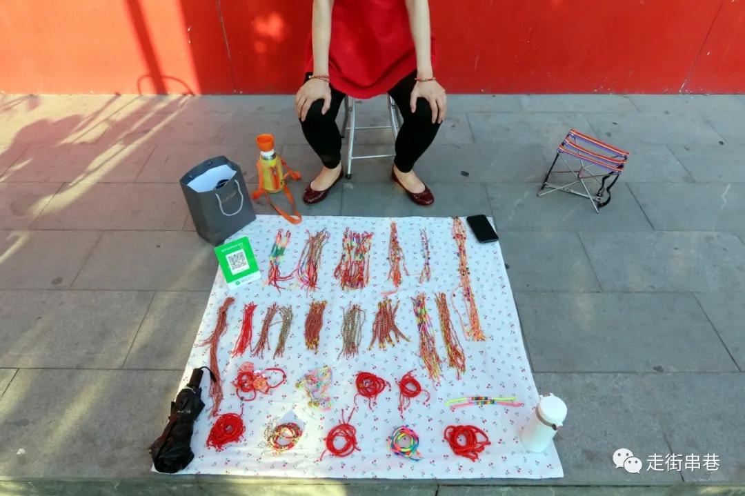 疫情期间还有人摆地摊吗,疫情期间摆摊生活的人