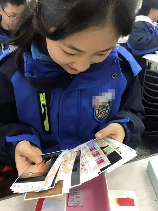 又是别人家的老师！一人48页评语、每人一首诗是什么体验？