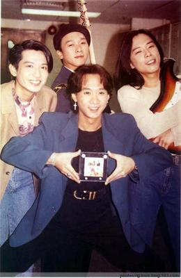 和beyond乐队同期的乐队是哪个,beyond是殿堂级乐队吗