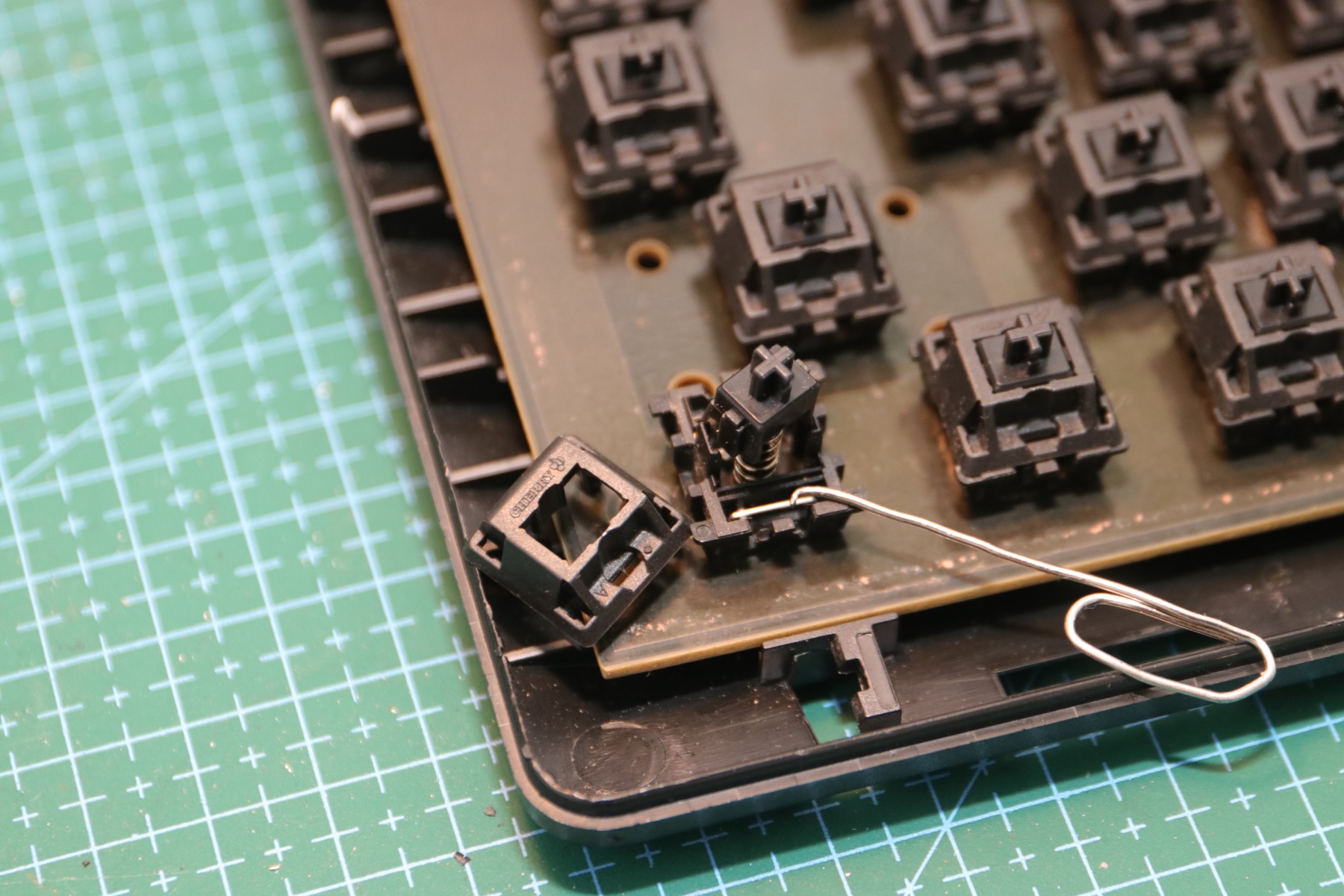 3494机械键盘,不到百元的青轴高颜值键盘