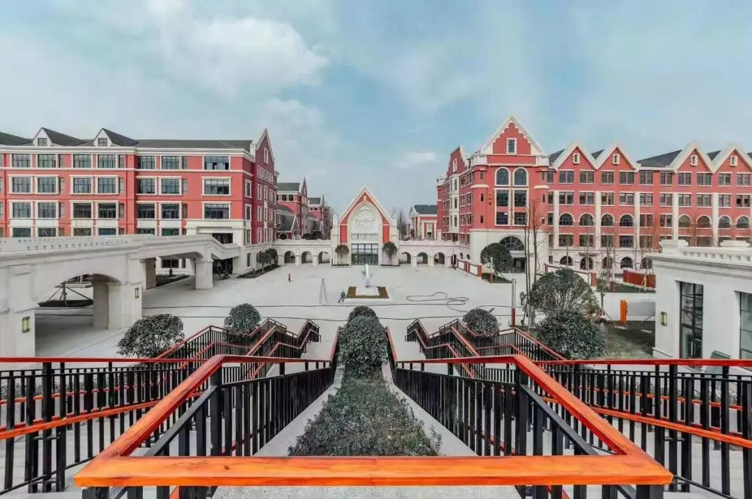 成都龙江路小学新城分校,龙江路小学新津分校的动工