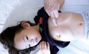 小儿打嗝停不下来,教你推拿手法和食疗秘方巧止呃