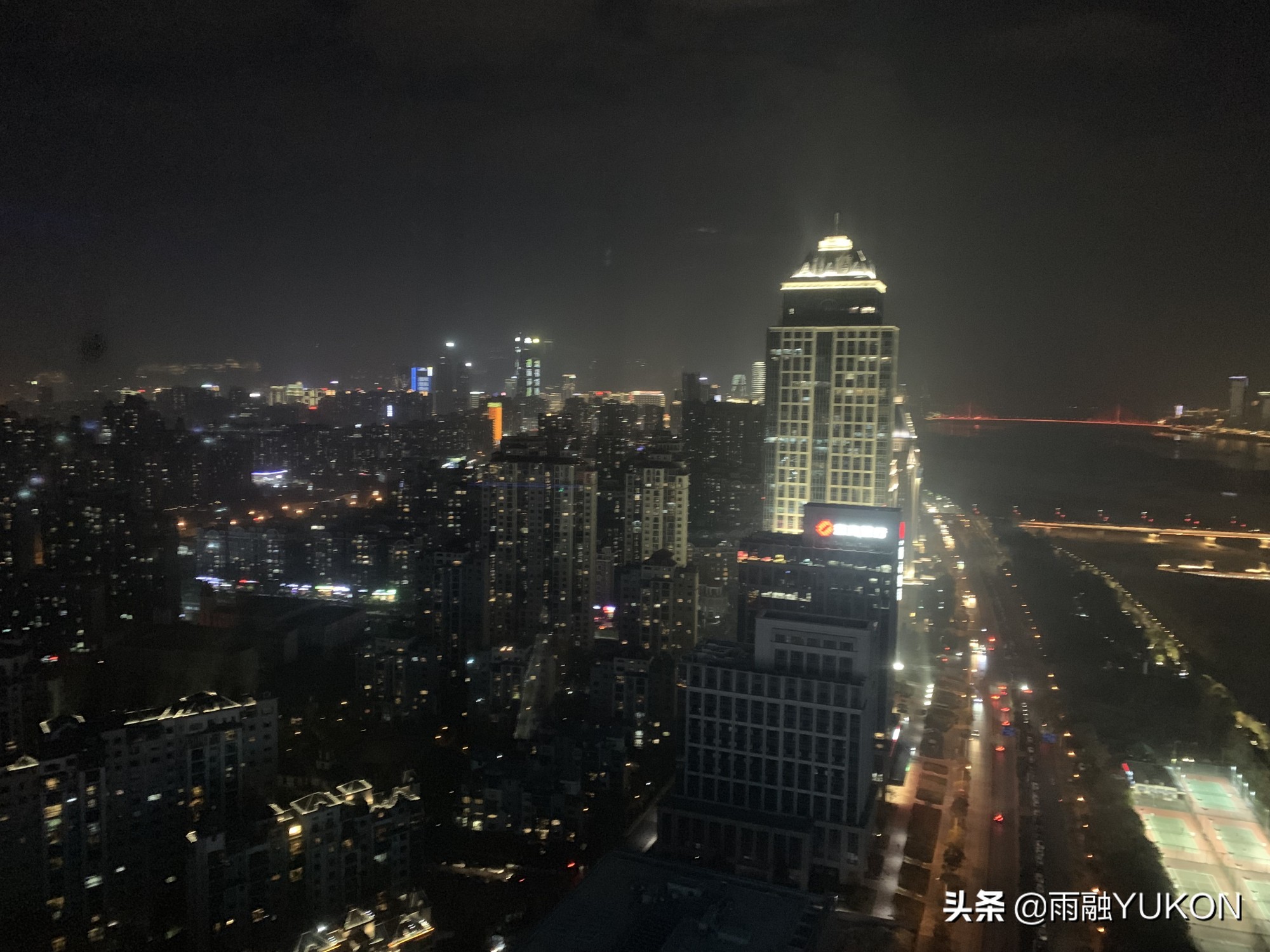 中国最奇迹的摩天大楼,中国第1座摩天轮大楼