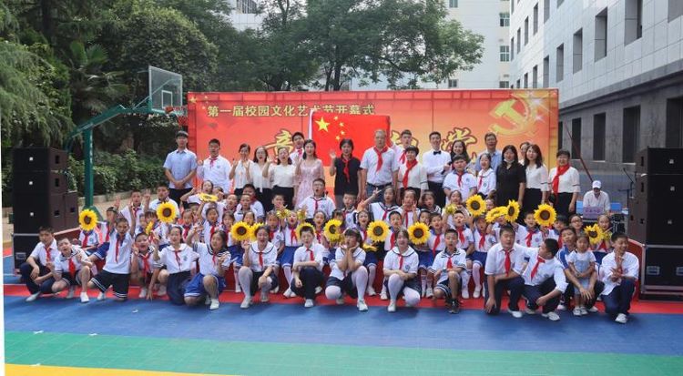 咸阳彩虹美博学校升国旗,咸阳彩虹美博学校高中