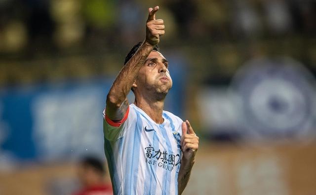 扎哈维凌空破门绝杀,扎哈维插花脚高清图片