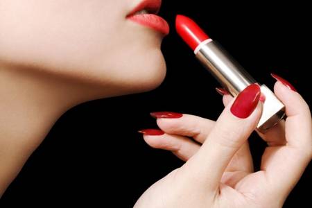 口红有没有保质期过期了还能用吗,口红保质期是几年过期了还能用吗