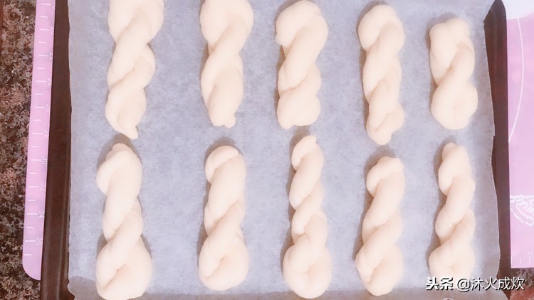 做面包发酵后的面团太湿了怎么办,做面包面团发过了有什么办法