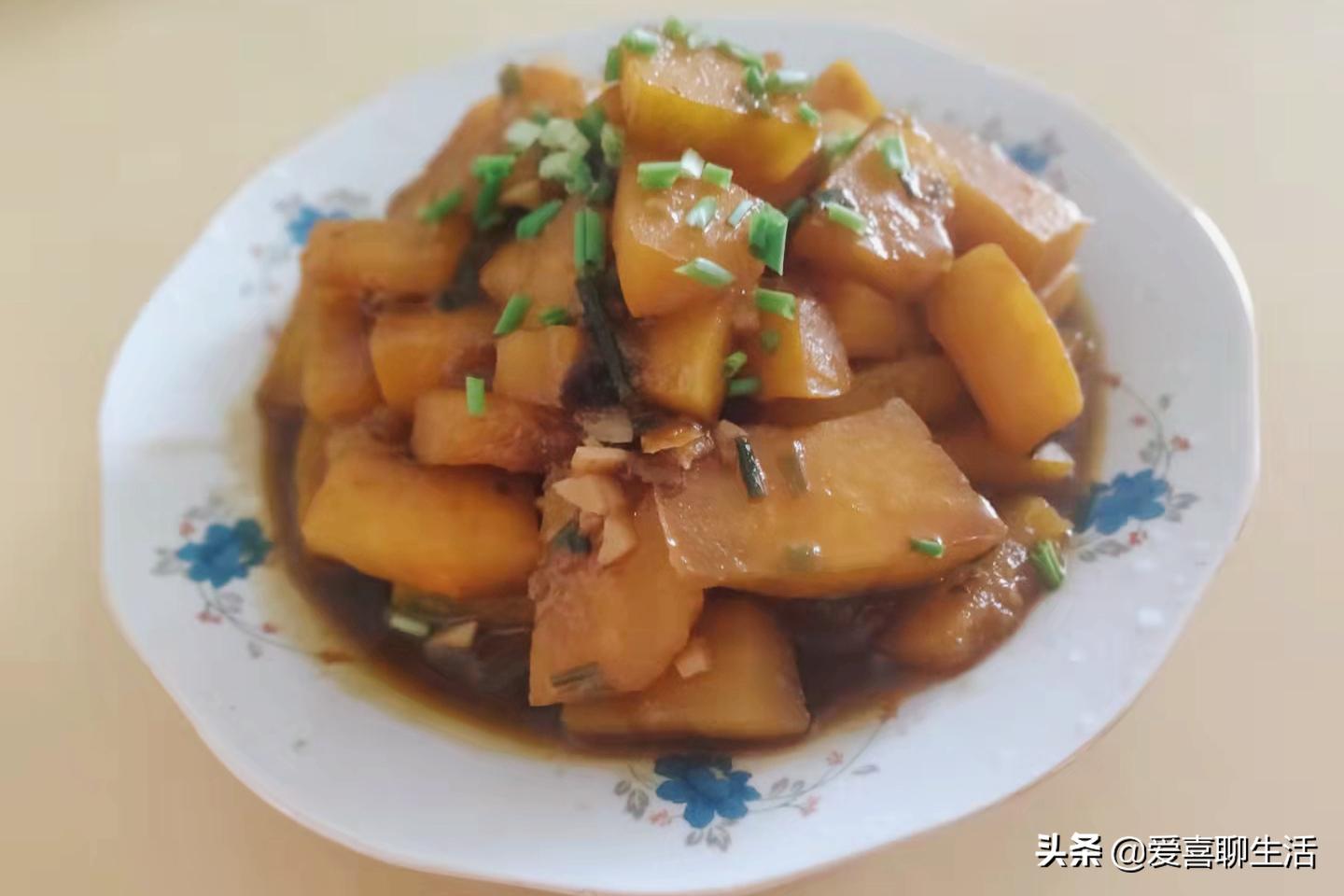 秋季，少吃土豆多吃它，买来去皮切块，锅中一炒，软糯喷香真馋人