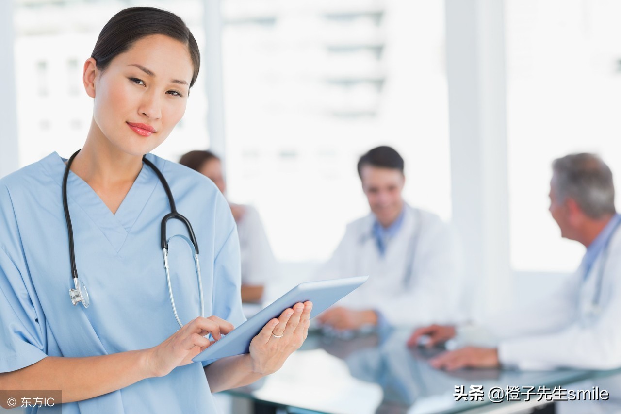 30岁小伙腰痛难忍，救护车刚送到急诊室，他就对医生说快用止痛针