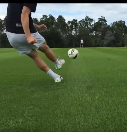 射门教学如何踢飞球,射门技巧足球教学小学生