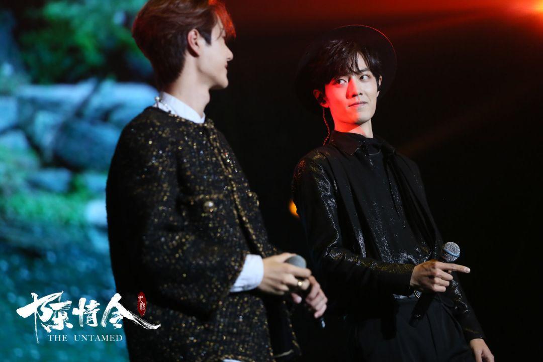 陈情令泰国粉丝见面会彩牌,陈情令粉丝见面会泰国机场