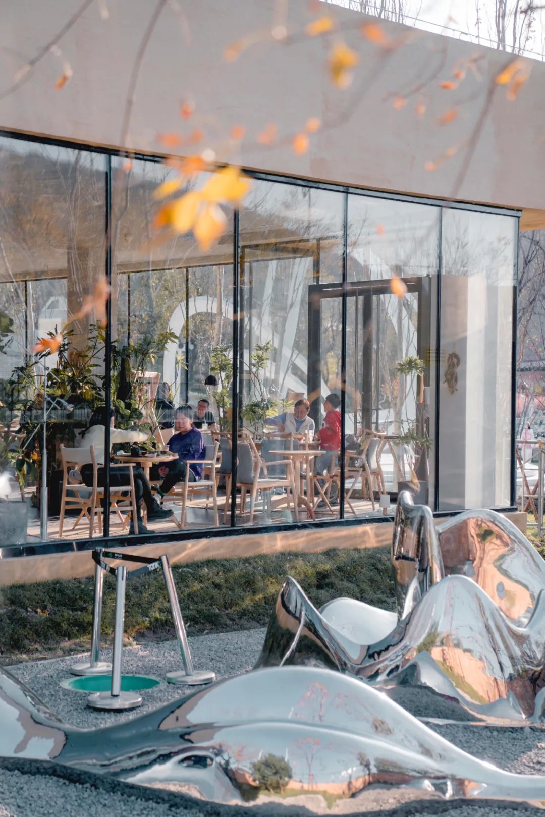 京城首家！探秘最热门“一尺花园”咖啡馆，西山脚*体下**会海派腔调