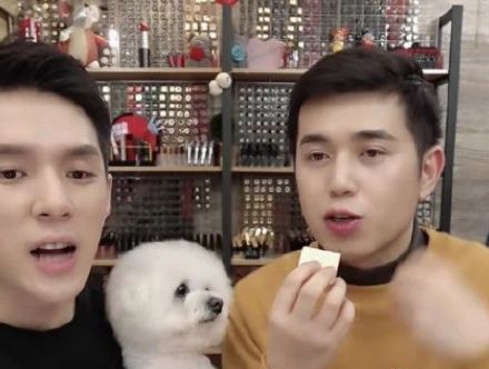 李佳琦直播被骂到崩溃？网络*力暴**太可怕了吧