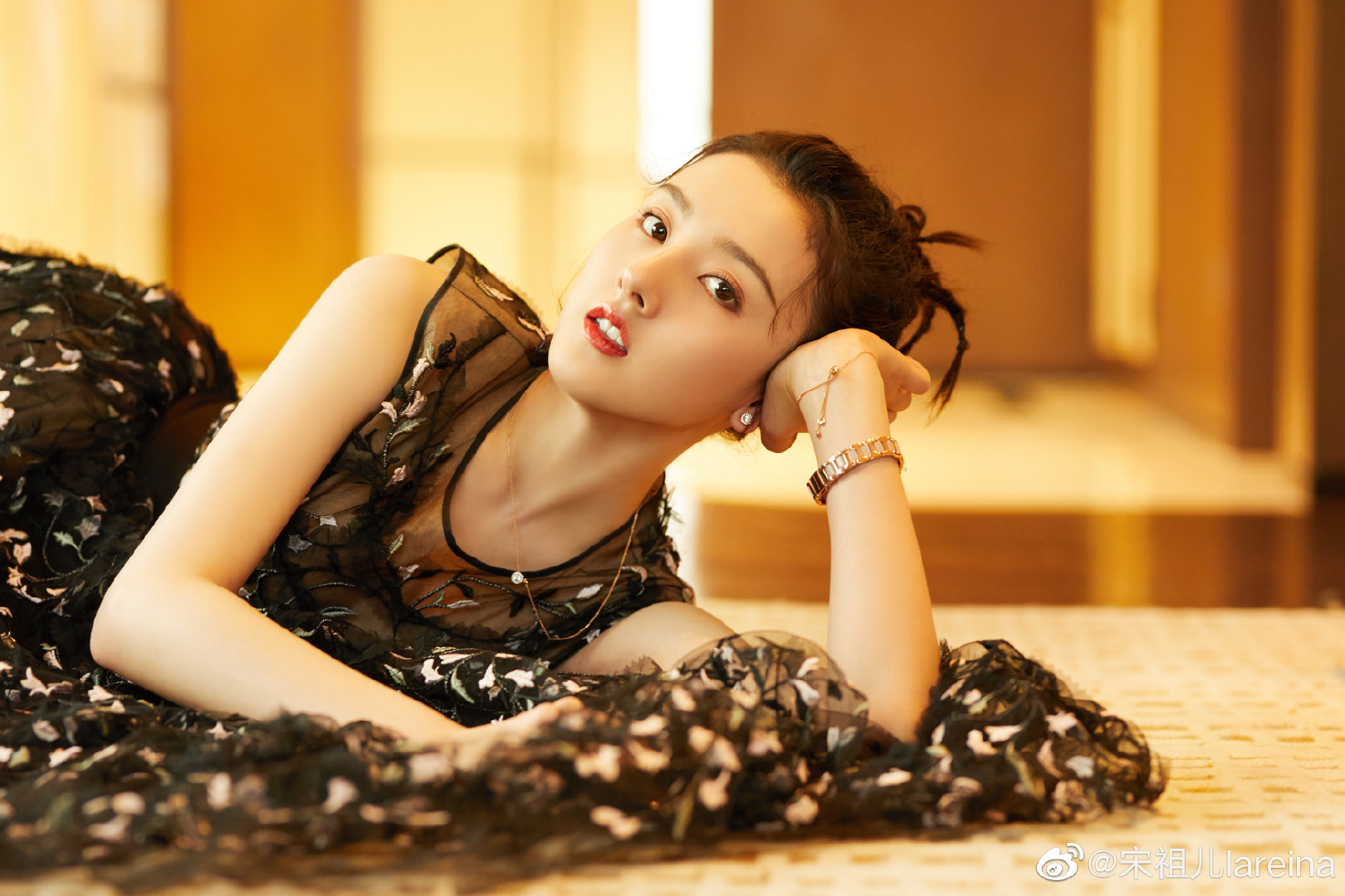 宋祖儿gucci大秀内场,宋祖儿欧洲宫廷造型