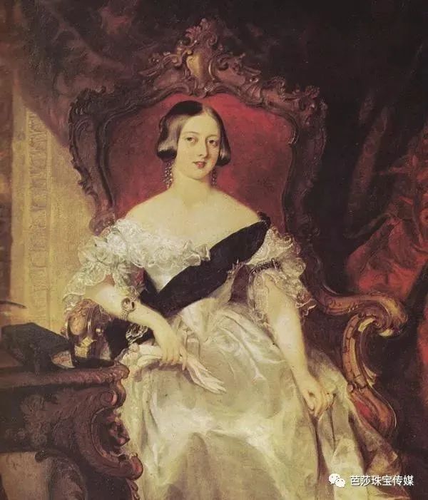 几百年来的时尚Icon们都狂种草的珠宝款就是它了！