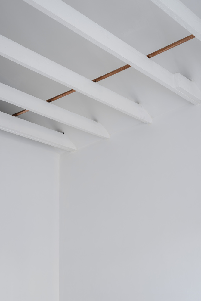 直线式灯光流转的英伦式小屋