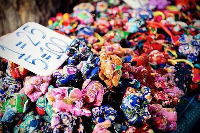 全泰国曼谷火车头夜市攻略,曼谷拉差达火车夜市全景