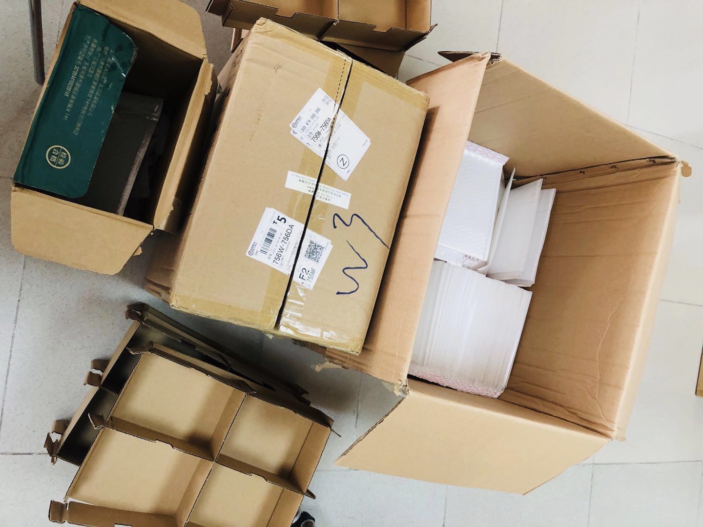 区域性国际贸易分拨首单业务在珠港澳货栈正式通关