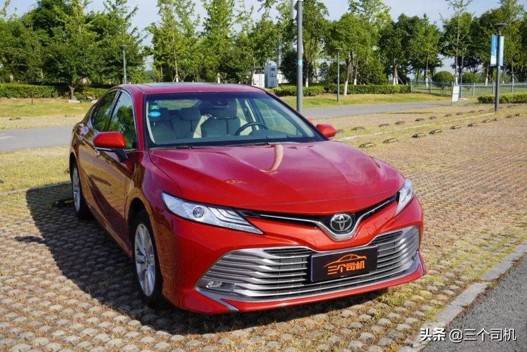 实测2.0L凯美瑞，驾驶感已欧化，丰田最大特点被保留