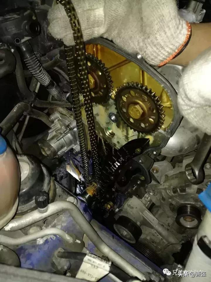 汽车发动机漏油要不要修理,大众POLO1.4L发动机进气支管漏油