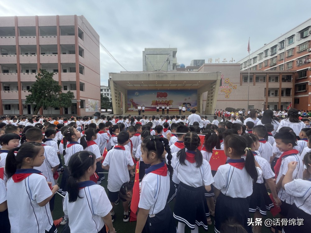 开学第1天的课堂,开学第1天老师给我们上课