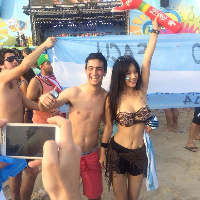 那些靠足球走红的球迷去哪了?有的拍电影有的开公司当老板