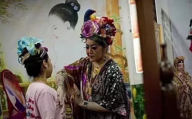 泰国女孩沉迷挨揍，揍得越狠越漂亮