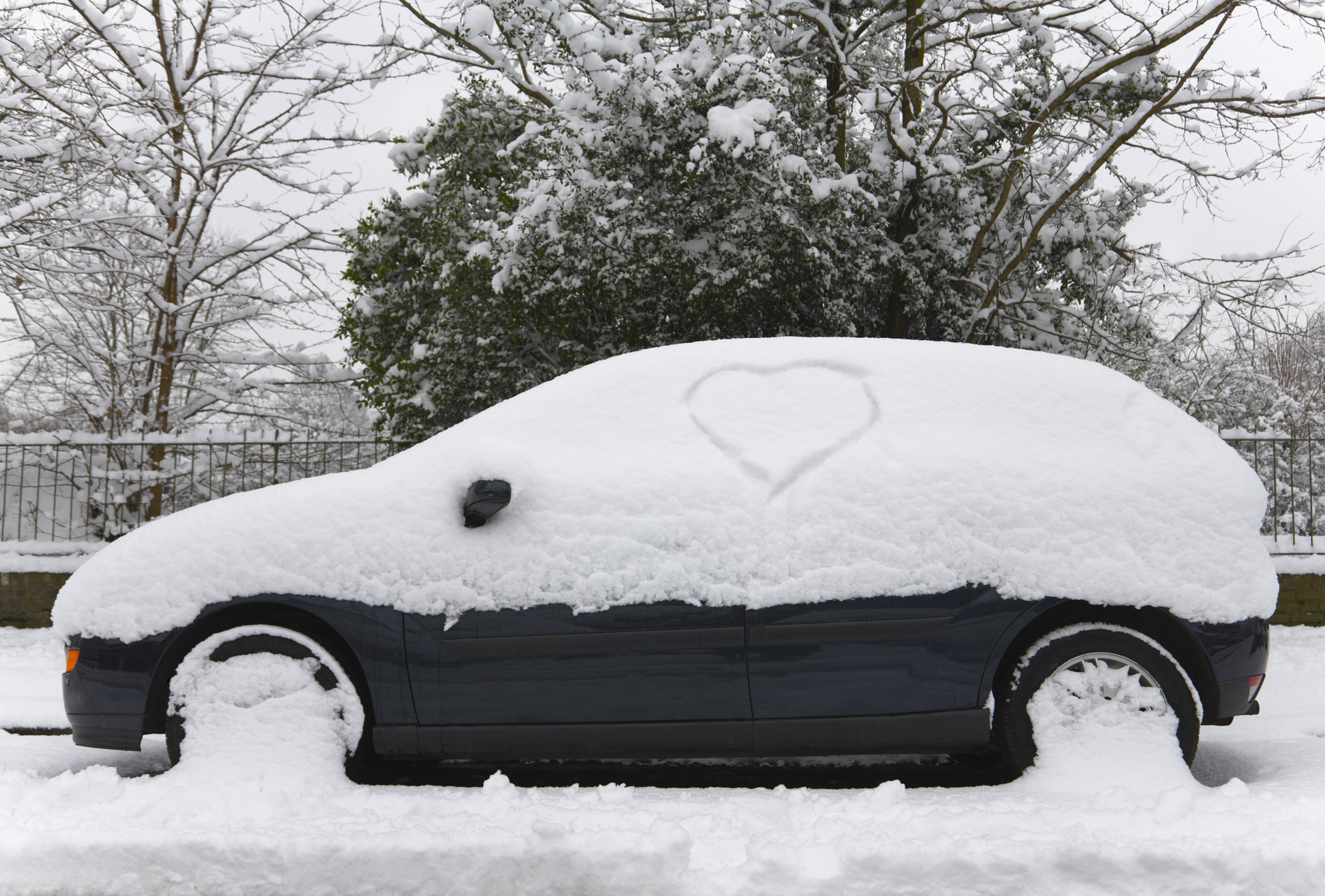 开车期间电瓶亏电打不着火,开车亏电打不着火怎么办