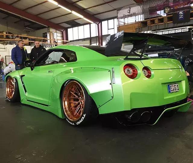 自从坐上了小姐姐的GT-R之后，天天都能体验速度与激情的快感