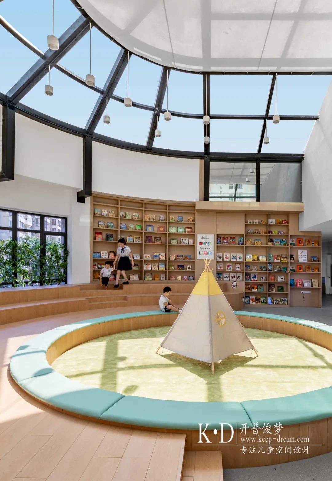 泉州金碧辉煌的幼儿园,泉州幼儿园空间设计效果图