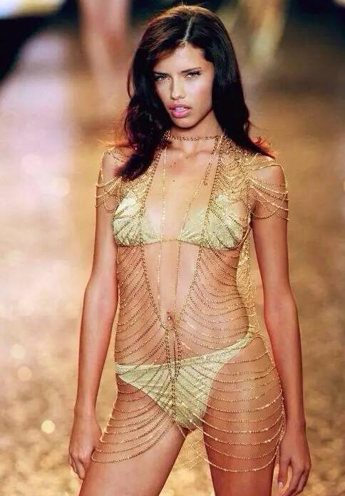 利马在维密上单独走的秀,利马超模高光时刻