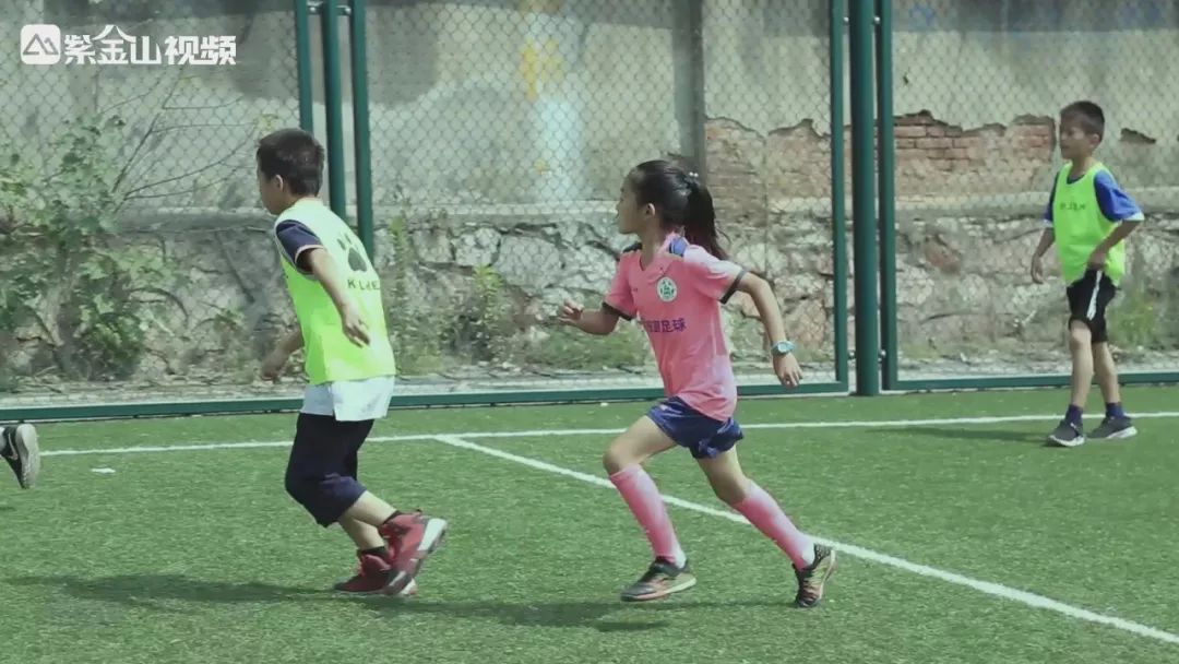 14岁女孩足球梦,一个小女孩和她的梦
