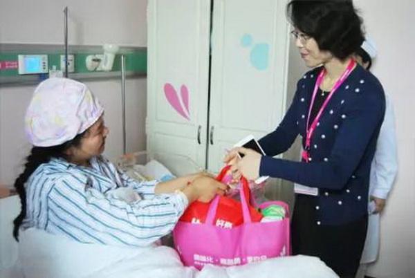 二胎妈妈良心推荐：探望产妇时，可以送这几样东西，贴心又实用