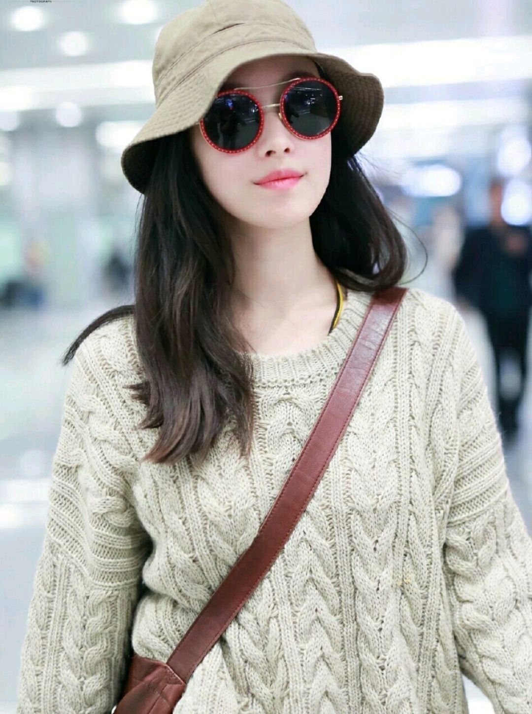 倪妮有种随性大气的美,倪妮黑色西装配什么鞋子