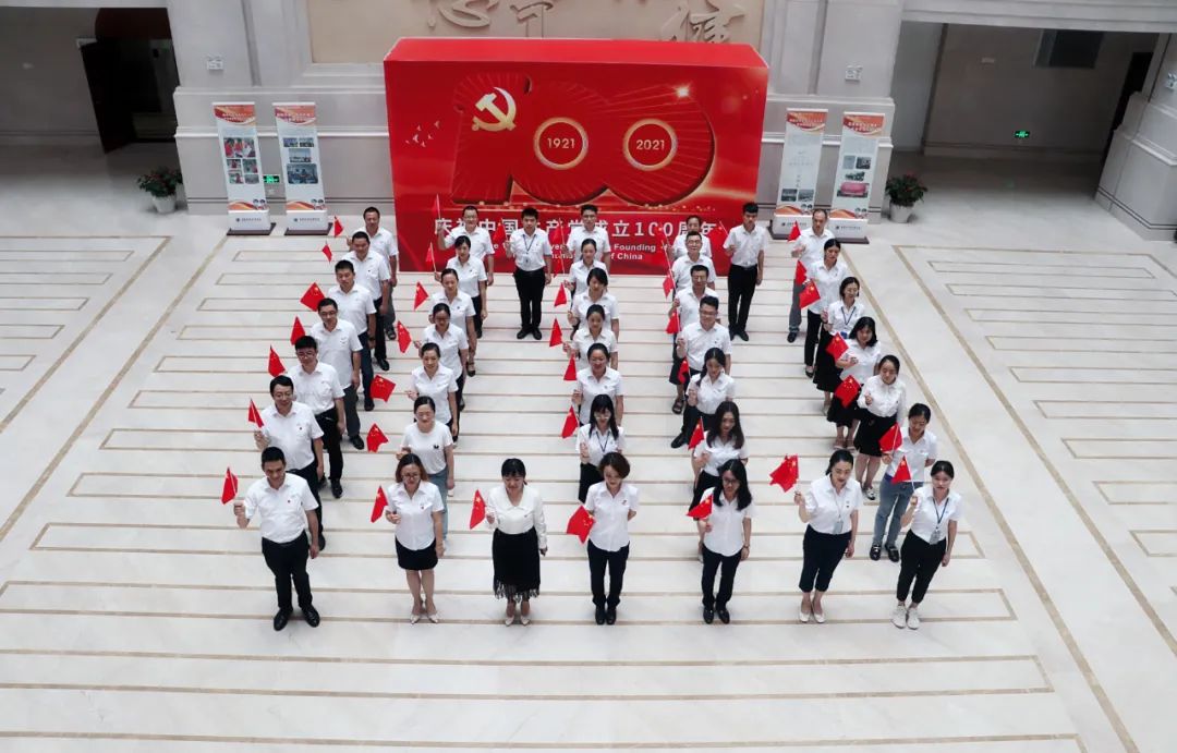 重庆科创职业学院师生集中观看庆祝中国*产党共**成立100周年大会