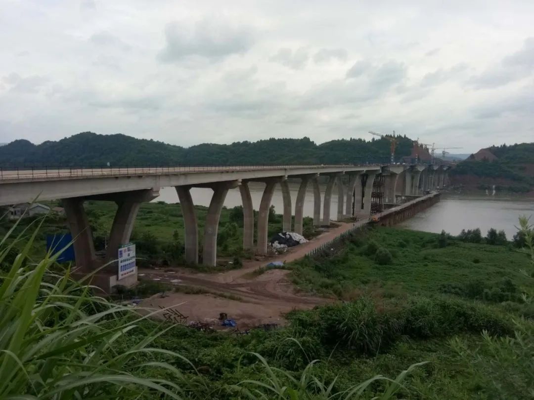 湖南省沅陵县：沅陵的一位建设者，奔腾在心中的河流