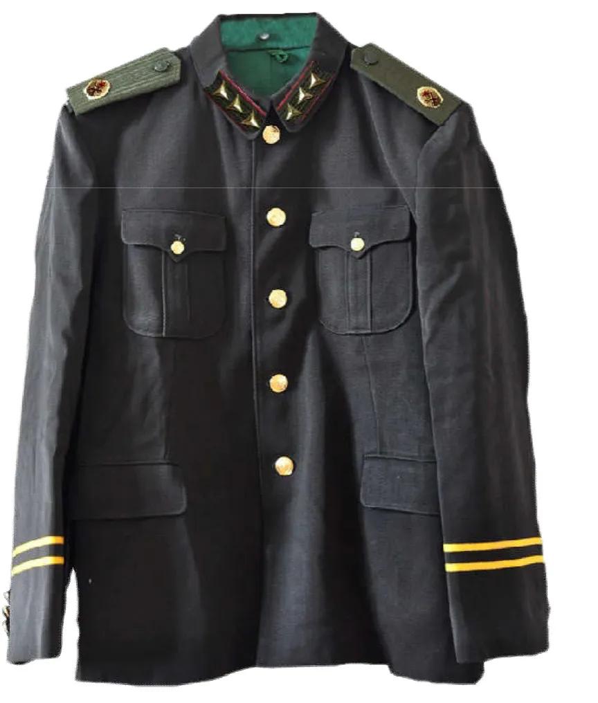 70年代穿白色警服的警察一身正气,监狱警察警服变迁史