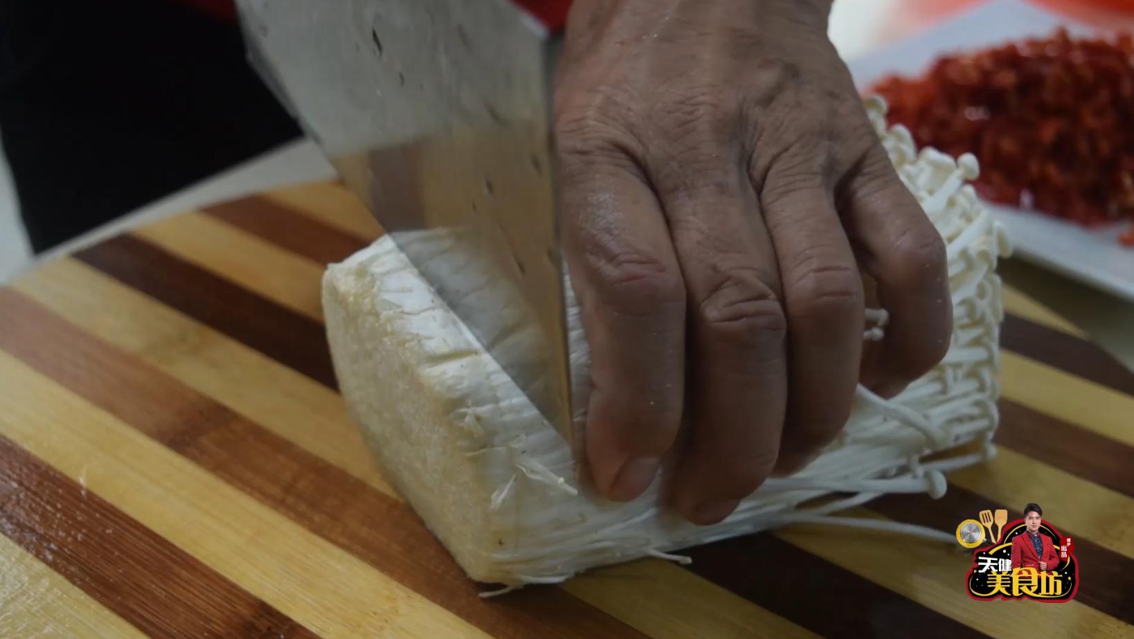 金针菇这样做太好吃了香辣过瘾,金针菇最辣好吃的做法