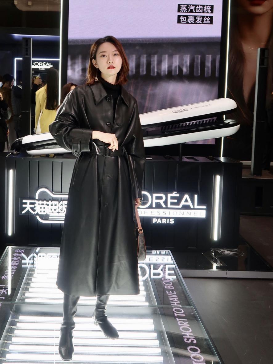 大衣裙子冬天绝配,大衣配什么裙子冬天穿好看