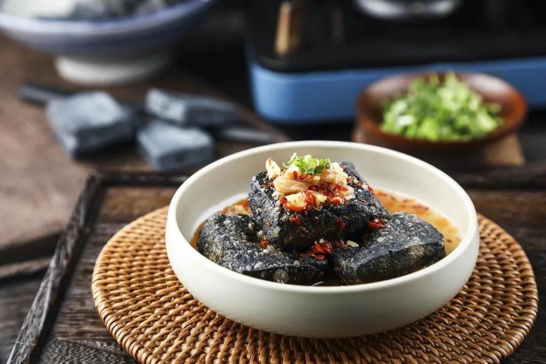 120㎡小店,靠什么月入68万,最高翻台12次?