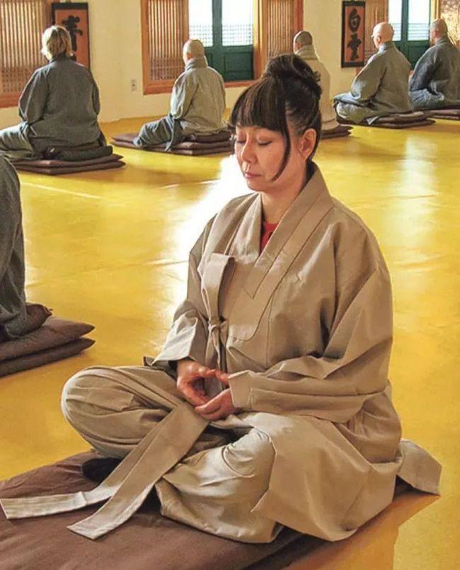 穿三百万皮草的香江富贵花，前半生让人羡慕，后半生却惨遭唾骂？