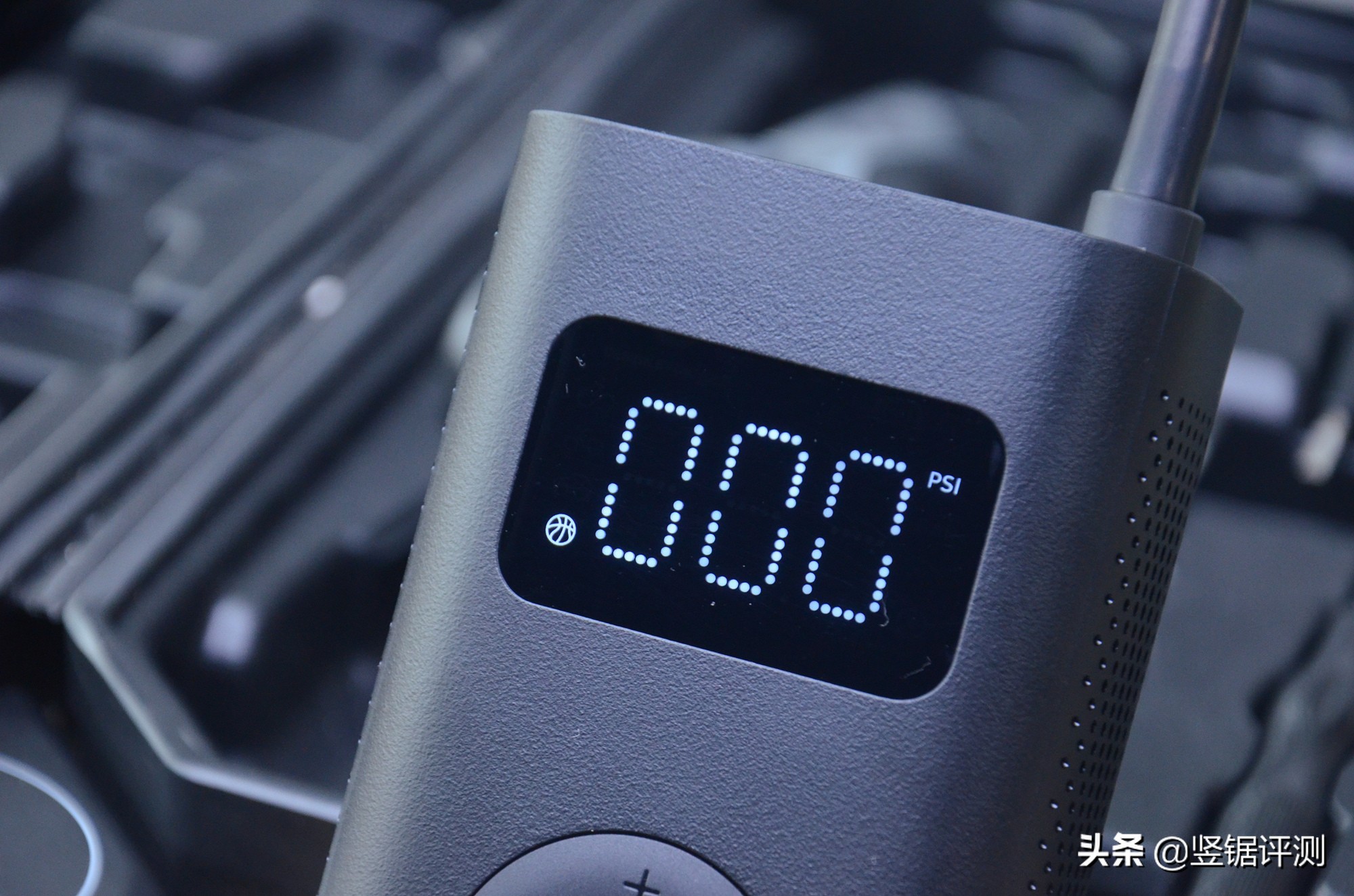 米家充气宝充汽车轮胎,米家充气宝怎么给汽车打气