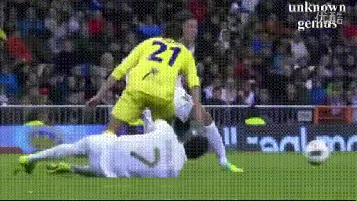 球王也假摔？盘点C罗假摔