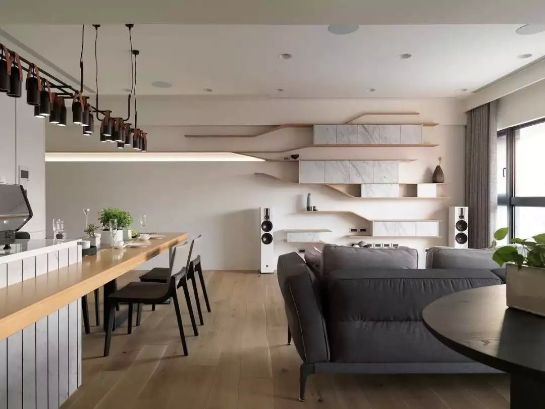 家里装修墙壁太单调怎么办,家里空白墙面怎么装饰实用