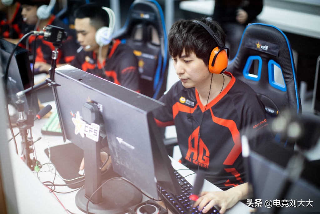 cf职业选手为什么老换队伍,cf从哪届开始不让比赛交流