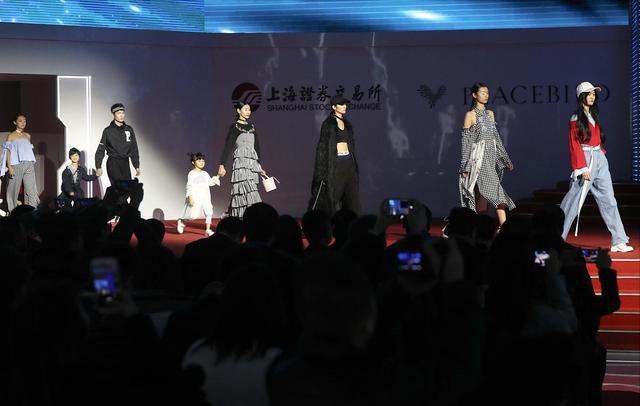 王一博将代言太平鸟,王一博代言鸭鸭羽绒服女装